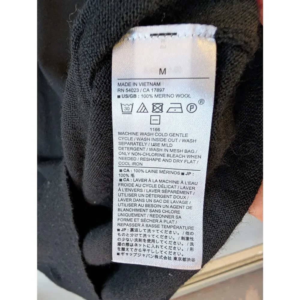 Banana Republic 100% Merino Wool V-Neck Sweater Black Men's Medium